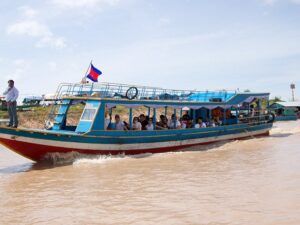 in barca sul tonle sap un modo diverso di viaggiare in cambogia